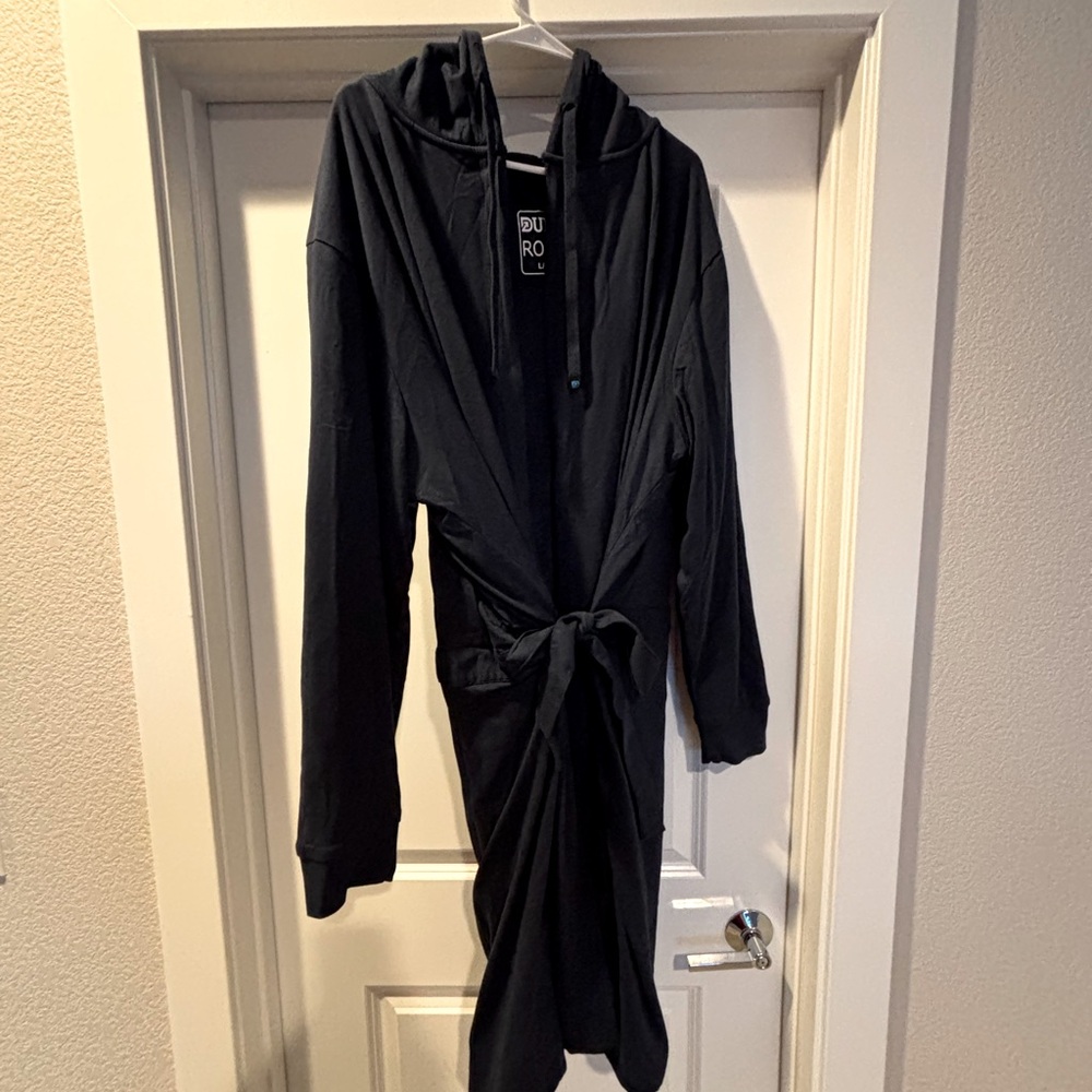 Dude Robe L/XL. NWT never worn. Navy, Men’s bath robe.